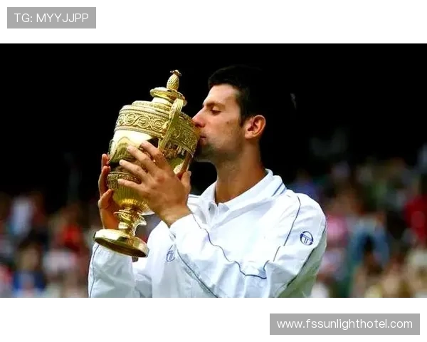 德约科维奇再创历史豪取赛季第八冠巩固世界第一宝座震撼网坛